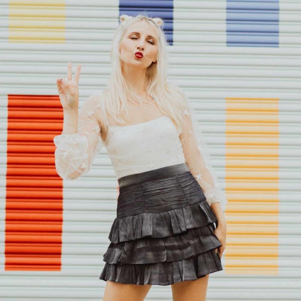 SHE'S ALL THAT SKIRT - Picture 2 of 5